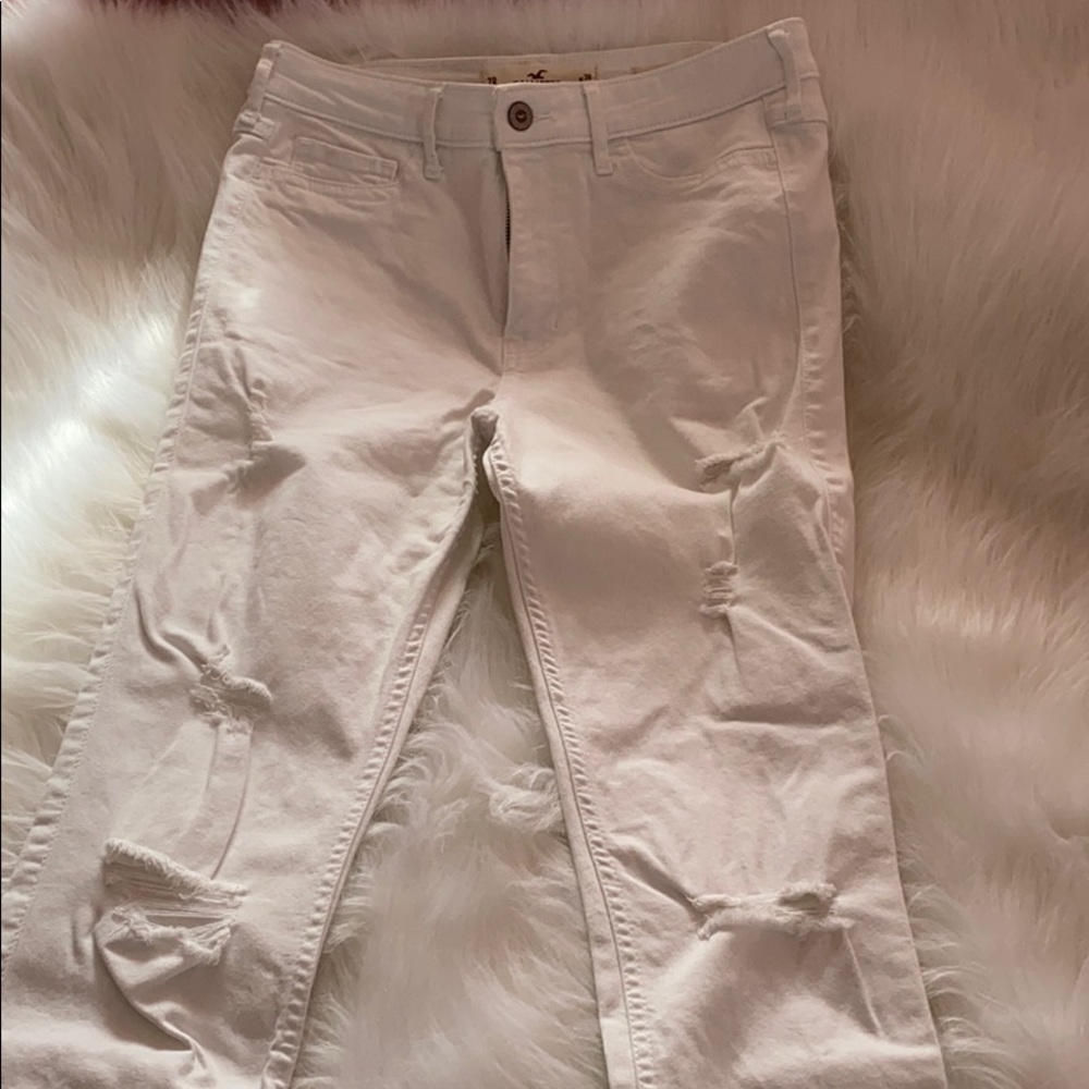 WHITE DISTRESSED JEANS